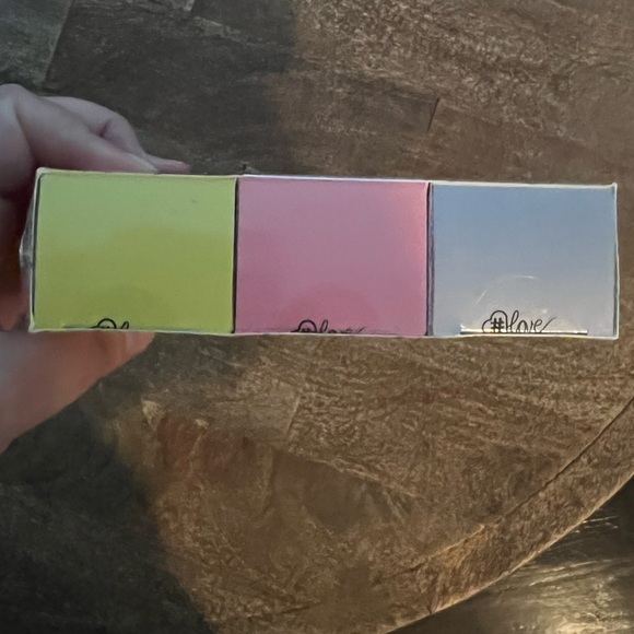 Body & Earth 3 Pack Shea Butter Hand Cream Gift Set - Picture 3 of 3